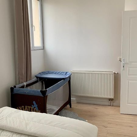Agreable Maison Avec Parking Gratuit Sur Place. Saint-Denis  Kültér fotó