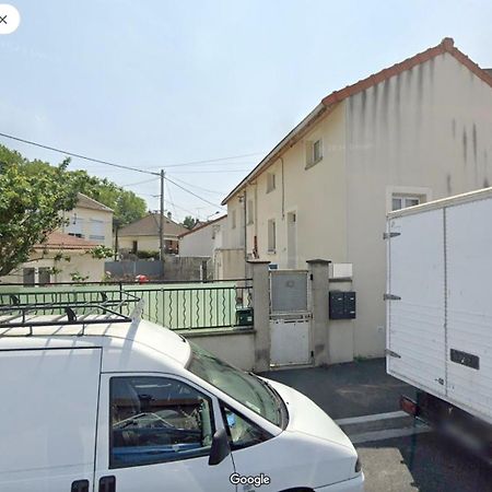 Agreable Maison Avec Parking Gratuit Sur Place. Saint-Denis  Kültér fotó
