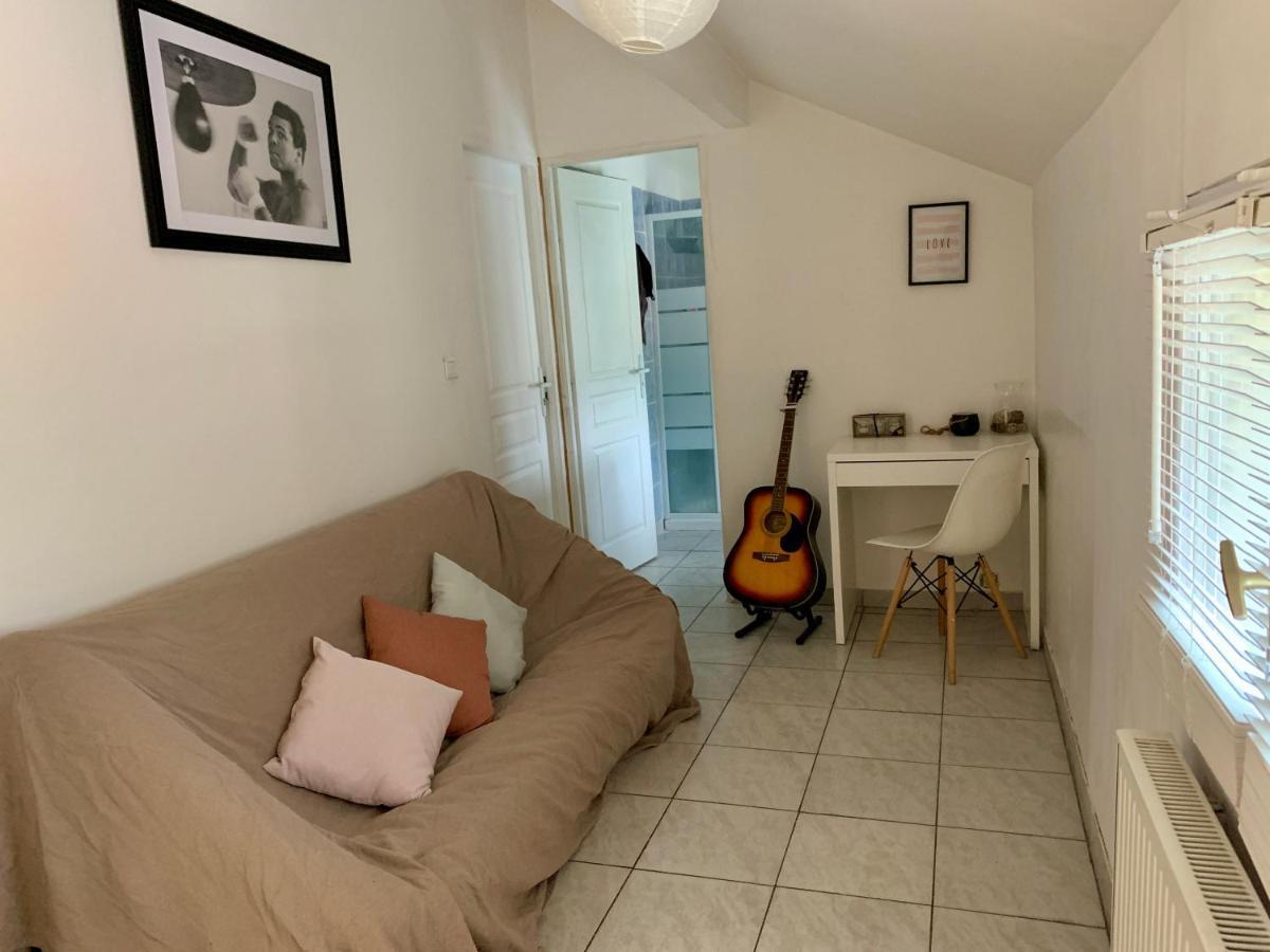 Agreable Maison Avec Parking Gratuit Sur Place. Saint-Denis  Kültér fotó