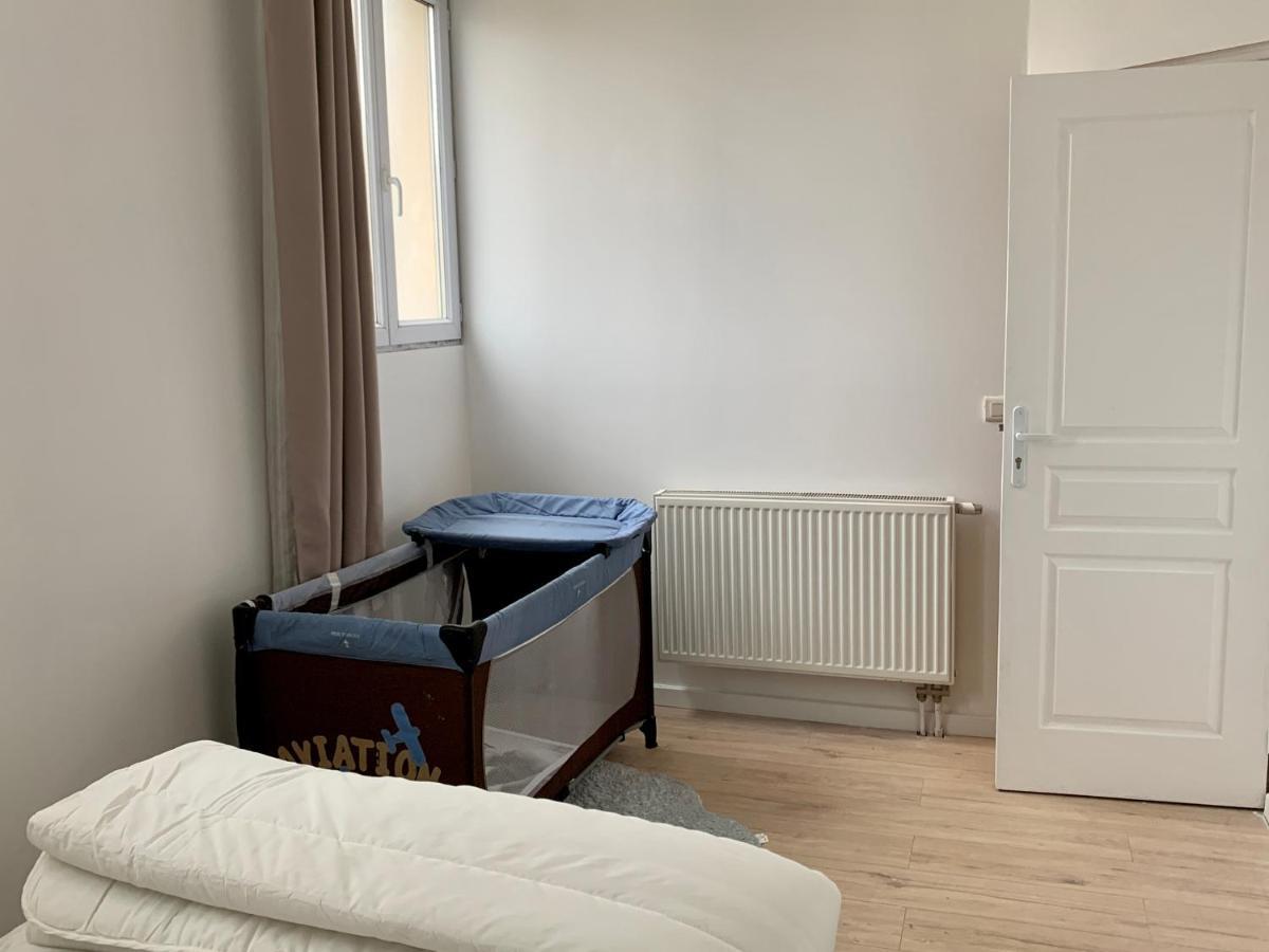 Agreable Maison Avec Parking Gratuit Sur Place. Saint-Denis  Kültér fotó